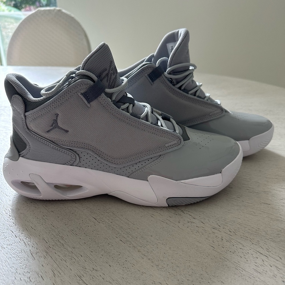 JORDAN MAX AURA 4 'WOLF GREY'